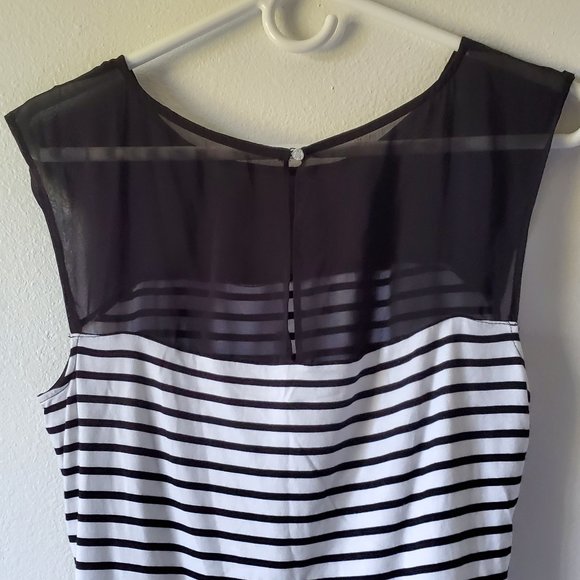 White House Black Market (Medium Black and white top) - Picture 3 of 9